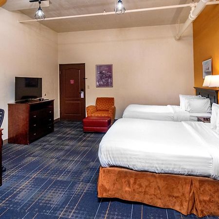 The Suites Hotel At Waterfront Plaza Дълут Екстериор снимка