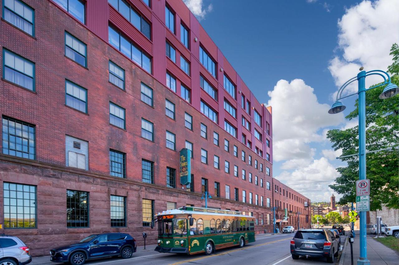 The Suites Hotel At Waterfront Plaza Дълут Екстериор снимка