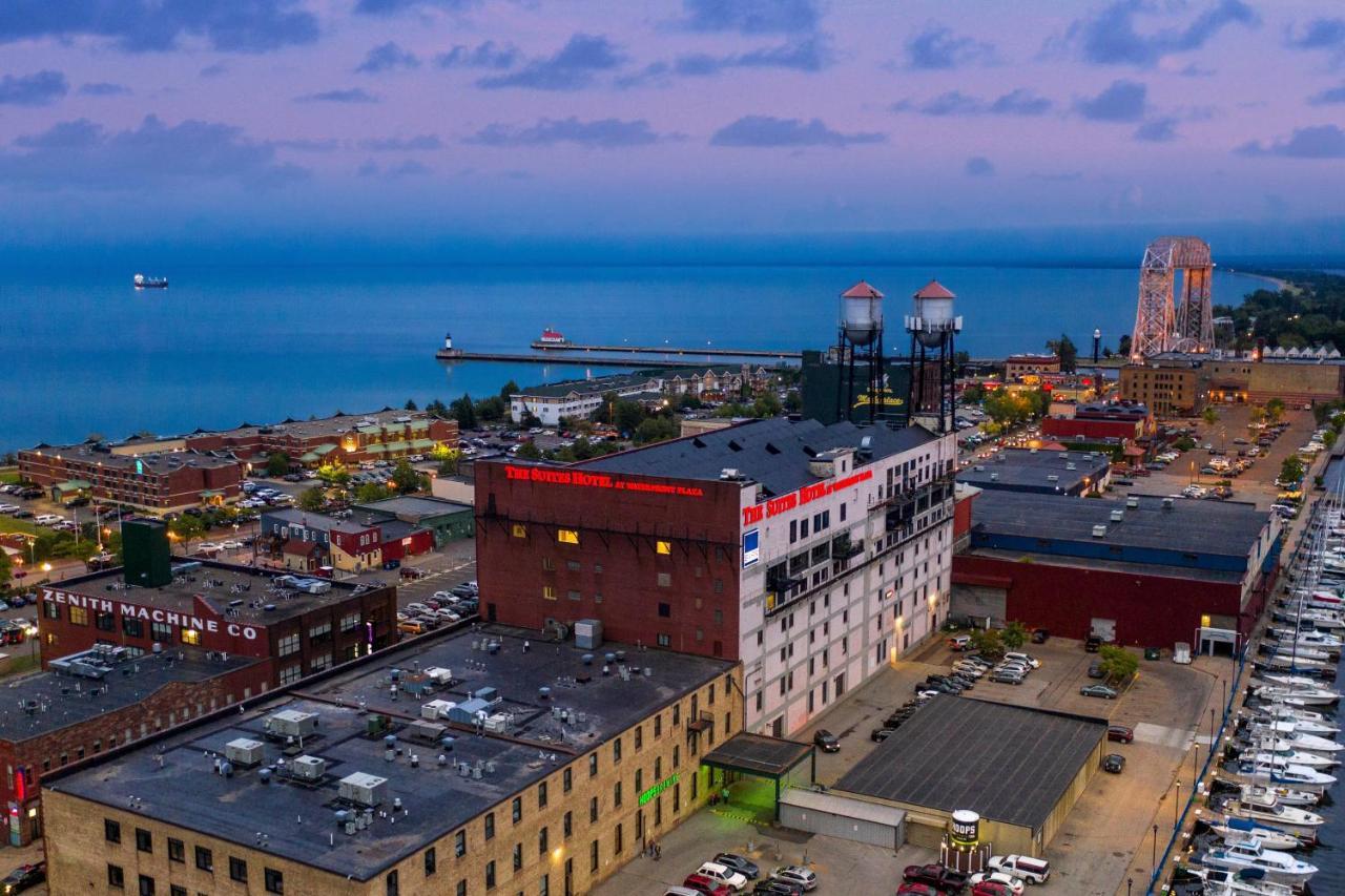The Suites Hotel At Waterfront Plaza Дълут Екстериор снимка
