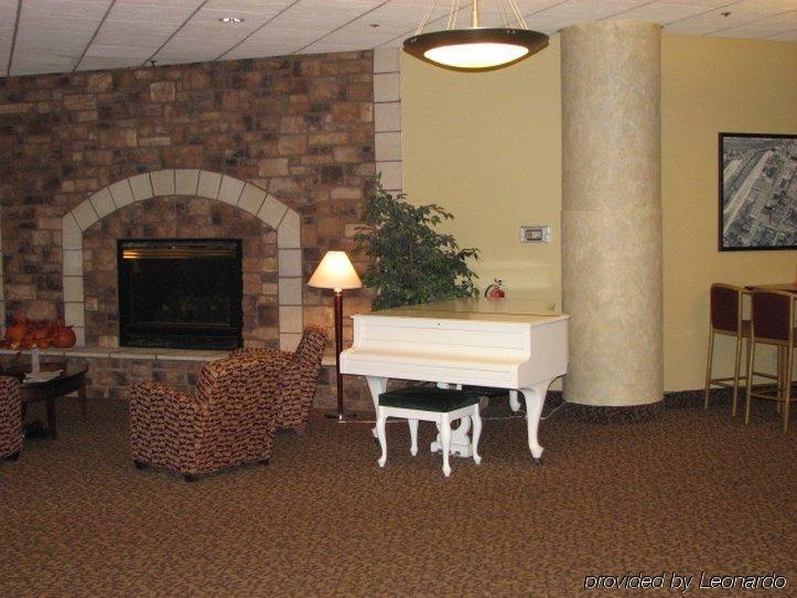 The Suites Hotel At Waterfront Plaza Дълут Интериор снимка